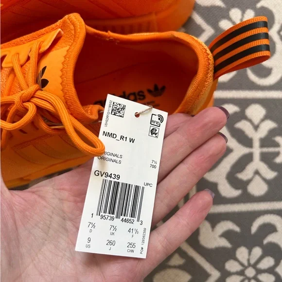 NIB Women’s adidas shoes size 9 - Picture 2 of 6